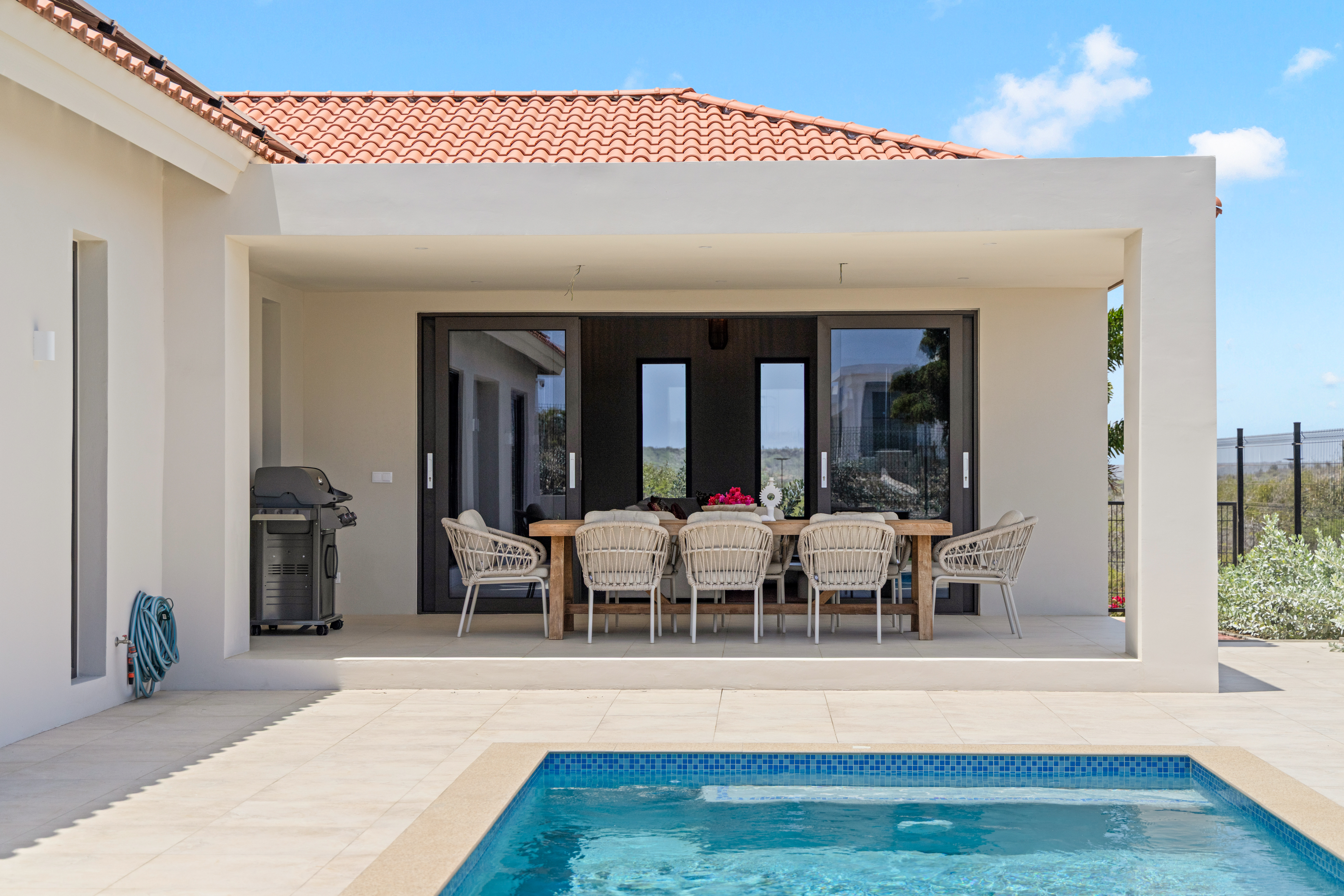 Pool terrace dining